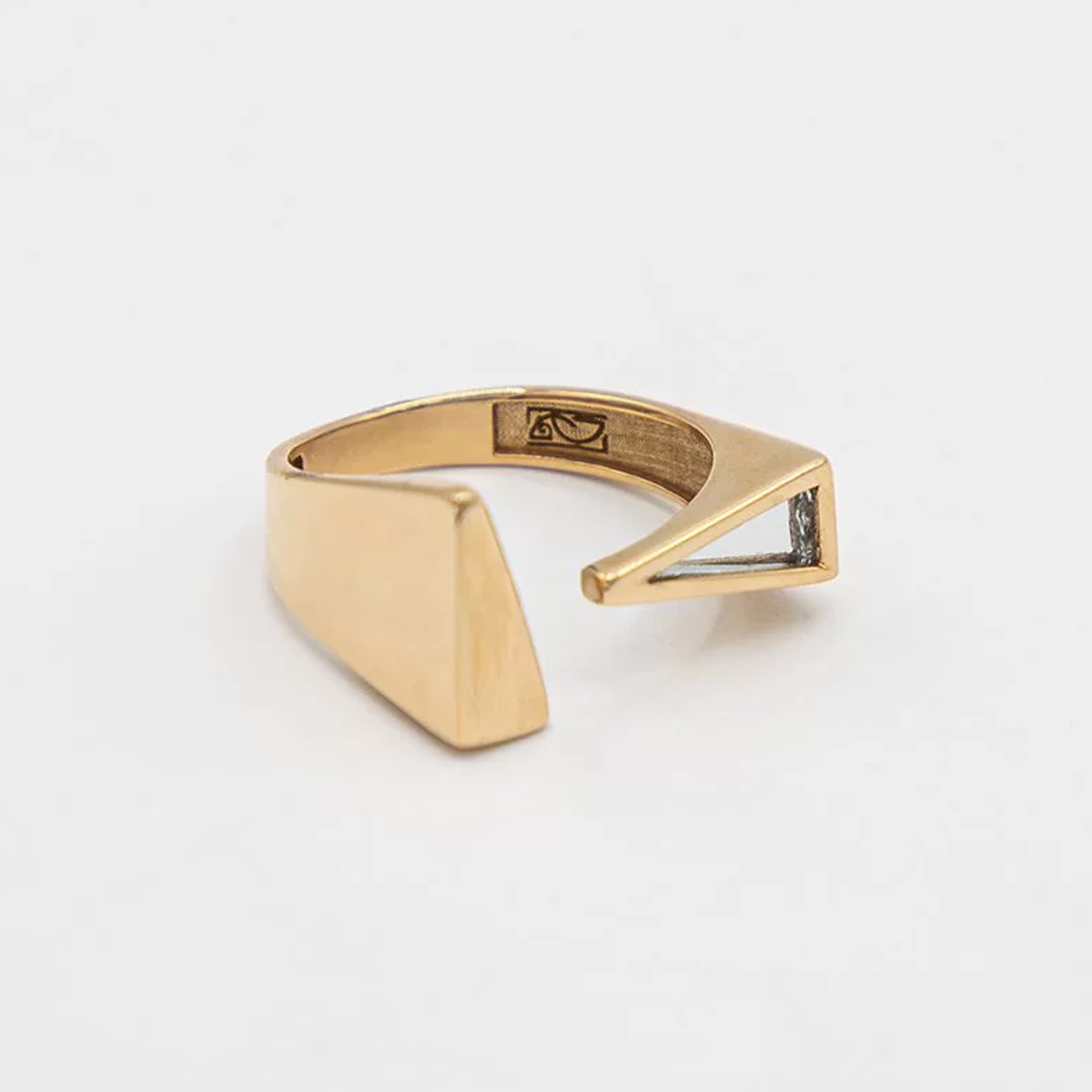 انگشتر طلا 18 عیار زنانه طرح بازتاب آرزو سایز 55 انگشتر طلا 18 عیار زنانه طرح بازتاب آرزو سایز 55