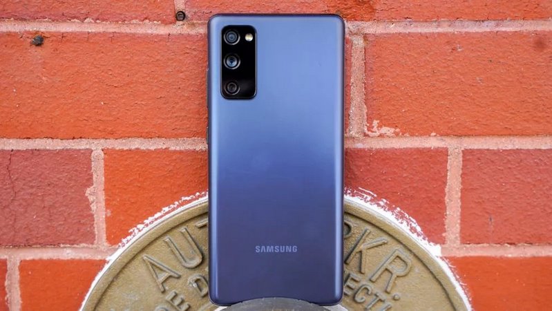 مقایسه S20 FE 5G با وان پلاس نورد 2